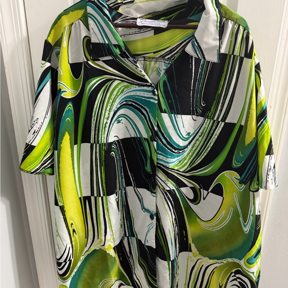 Vintage 80s-style Abstract Swirl Print Short Sleeve Button-Up Shirt